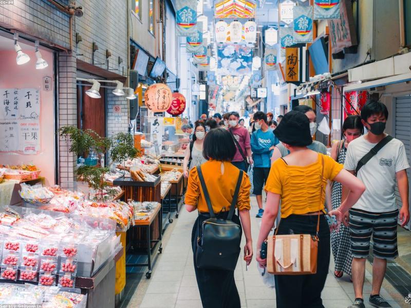 Pemandangan kota Tokyo dari atas — destinasi wisata halal favorit Muslim Indonesia.